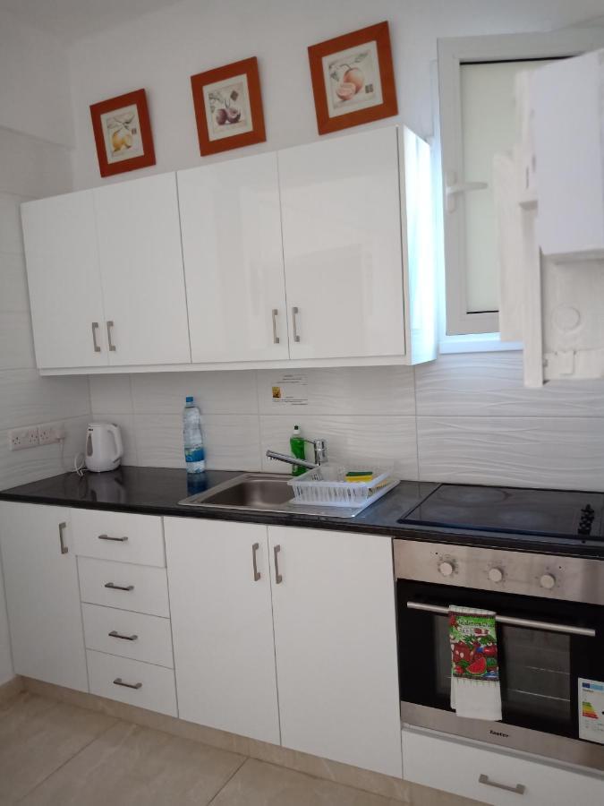 1 Bedroom Apartment Larnaca Buitenkant foto